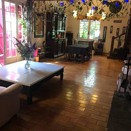 Maison Chaleureuse A Avec Jardin De 3500m² *