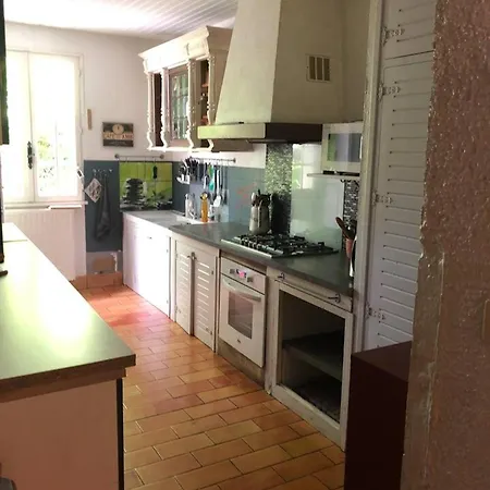 Maison Chaleureuse A Avec Jardin De 3500m² *
