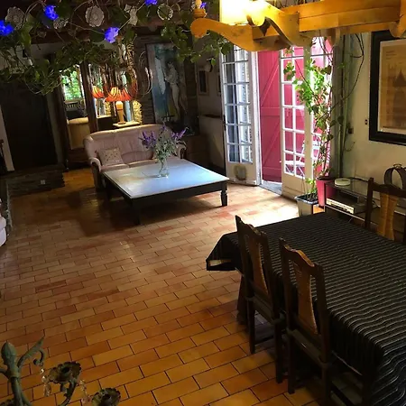 Maison Chaleureuse A Avec Jardin De 3500m² Feriehus *